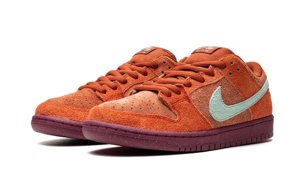 Nike SB Dunk Low 'Mystic Red'