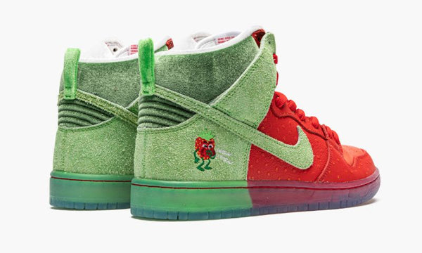 Nike Dunk High SB "Strawberry Cough"